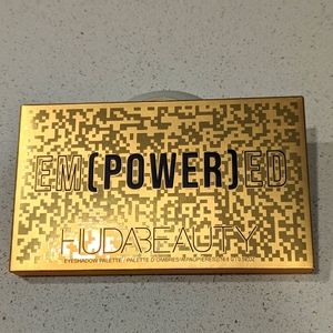 Huda Beauty Empowered Pallette